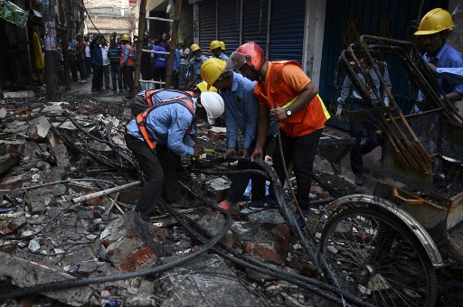 انفجارات وكرات لهب في حريق في بنغلادش