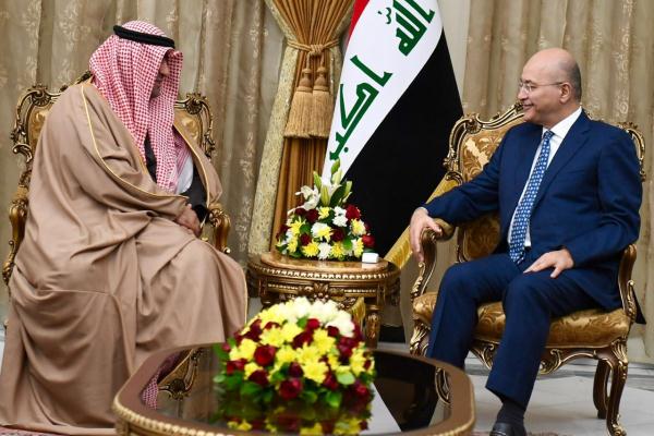 الرئيس صالح خلال اجتماعه مع الروضان وزير التجارة والصناعة الكويتي