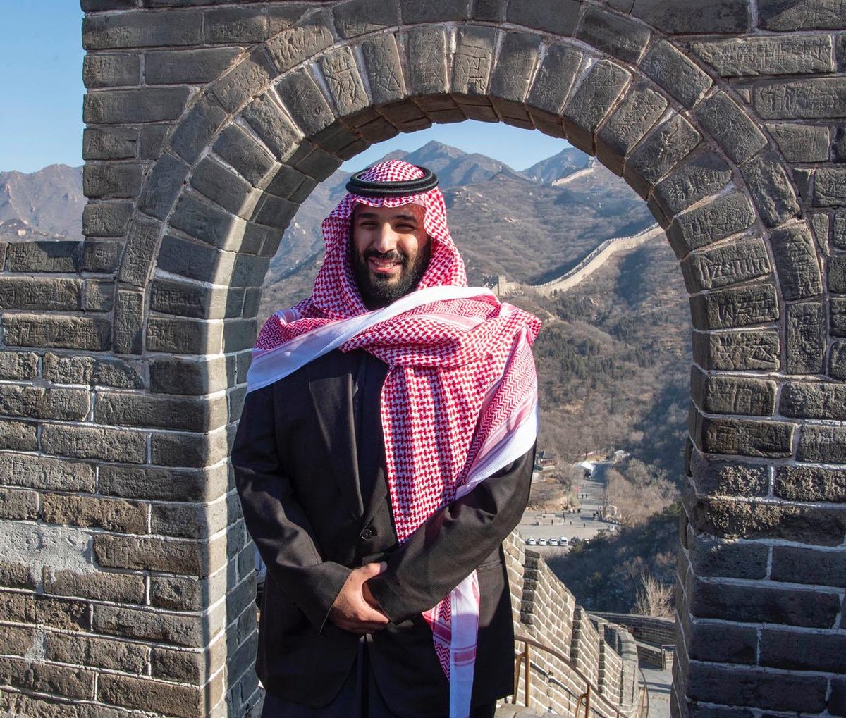 الأمير محمد بن سلمان لدى زيارته سور الصين العظيم اليوم الخميس