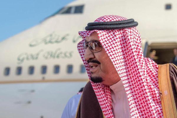 العاهل السعودي الملك سلمان بن عبدالعزيز مغادرًا مصر
