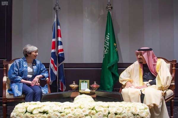 لقاء خادم الحرمين الشريفين مع رئيسة وزراء بريطانيا