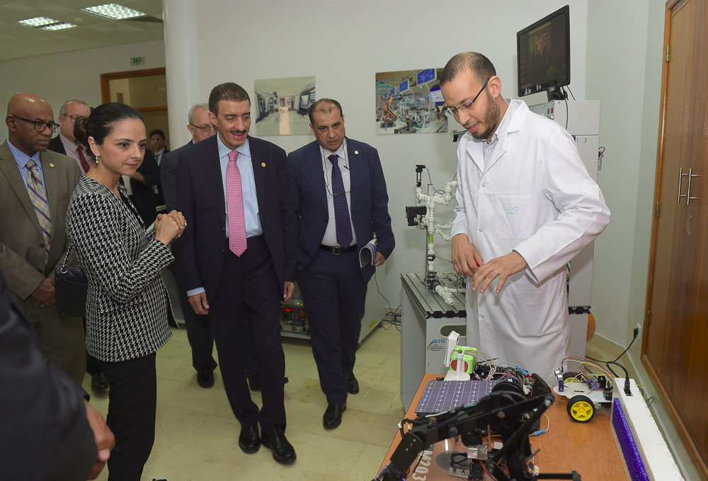 زيارة بندر حجار لمعهد التكوين المهني المتخصص في صيانة وصناعة الطائرات بالدار البيضاء، رفقة لبنى طريشة، مديرة المكتب التكوين المهني وإنعاش الشغل