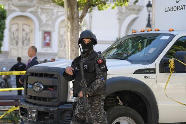 عنصر من قوات الأمن التونسية في العاصمة في 29 أكتوبر 2018