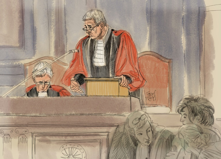 دفاع نموش يقول إن أجهزة أجنبية ورطته