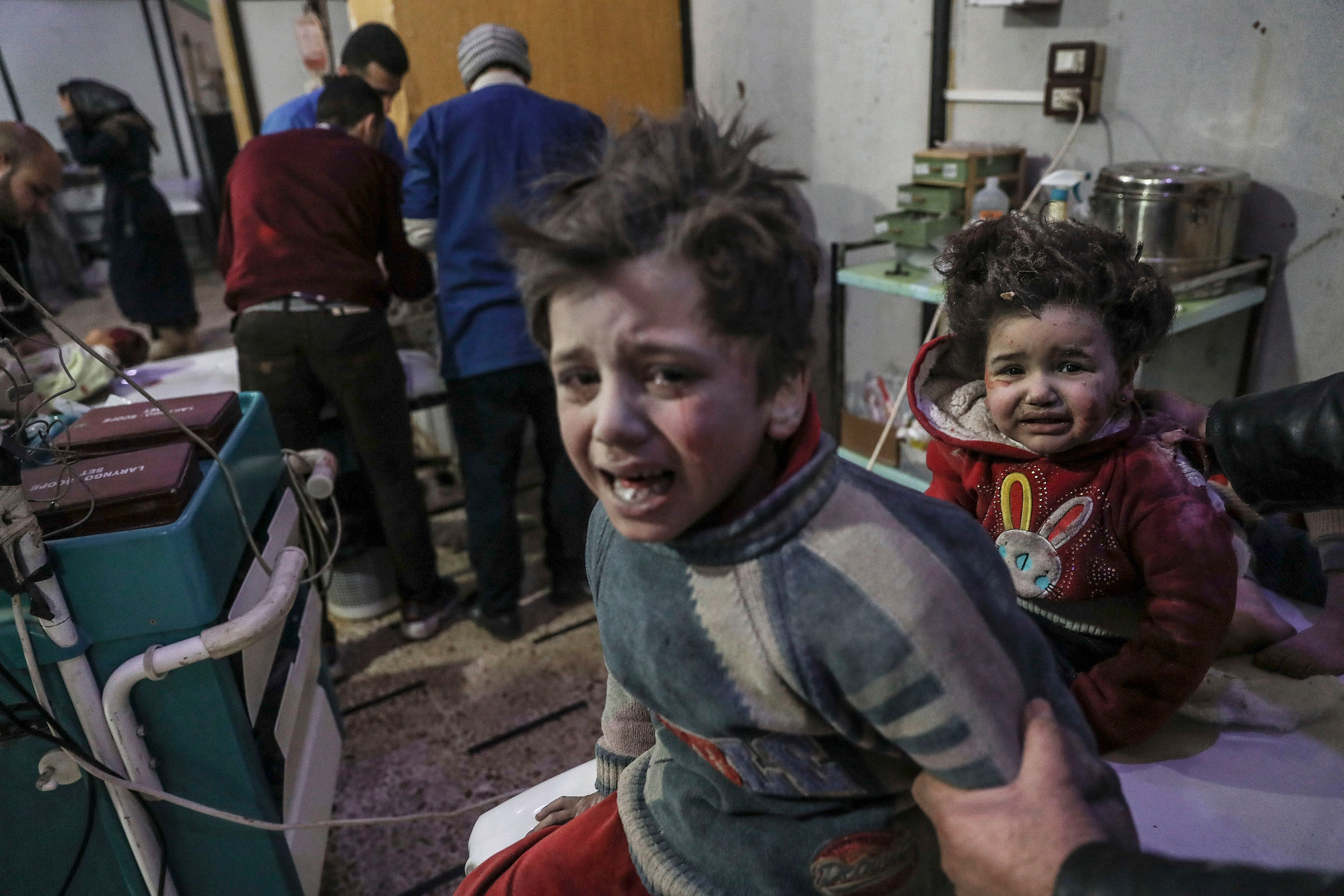 أطفال سوريون ضحايا استعمال السلاح الكيميائي 