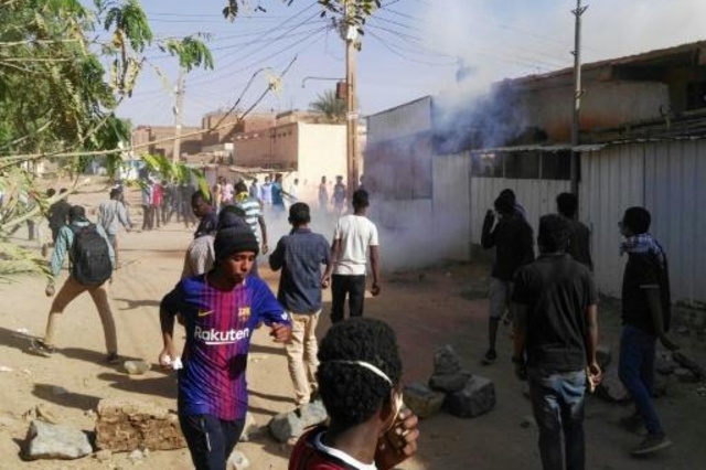 تجدّد التظاهرات في السودان احتجاجا على إعلان البشير حالة الطوارئ