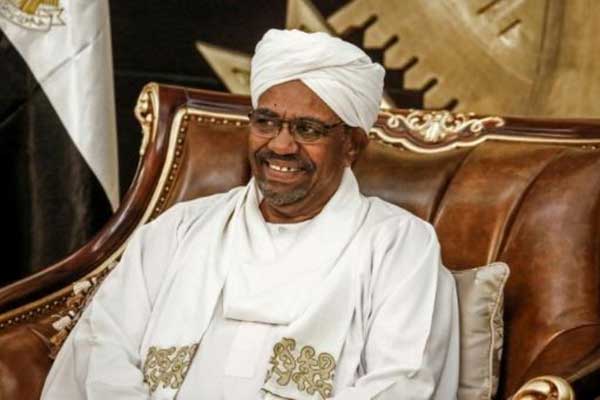 الرئيس السوداني عمر البشير يرأس اجتماعًا مع قادة أحزاب سياسية في الخرطوم في 7 مارس 2019