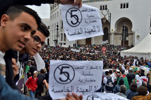 الحل السلمي للأزمة الجزائرية يمر عبر 