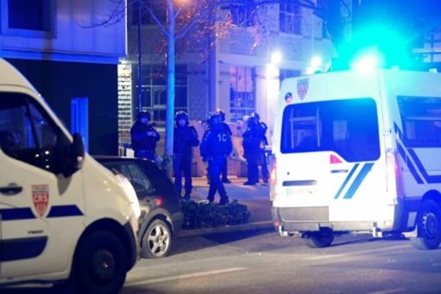 شرطة مكافحة الشغب الفرنسية في غرونوبل غداة اندلاع أعمال عنف عقب وفاة شابين خلال مطاردتهما من جانب الشرطة في 3 آذار/مارس 2019