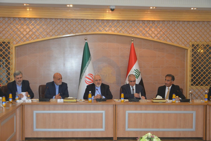 وزيرا خارجية العراق وايران الحكيم وظريف خلال مباحثاتهما في بغداد