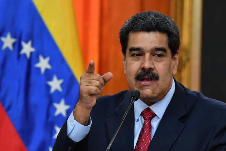 مادورو يقول إن هجوماً إلكترونياً أعاق إعادة التيار الكهربائي في فنزويلا