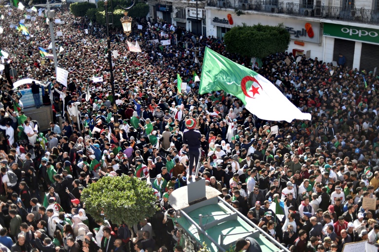 حشود المتظاهرين الجزائريين في العاصمة في 15 مارس 2019