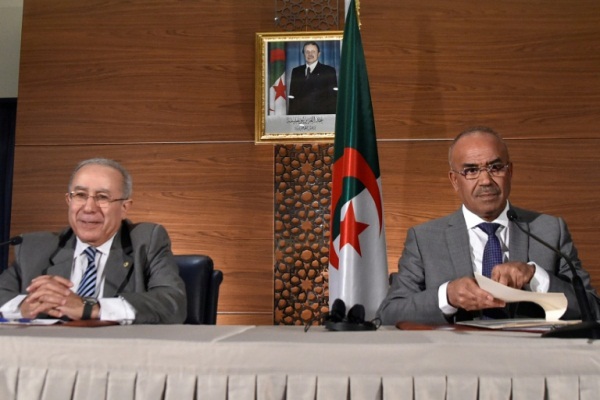 مؤتمر صحافي في الجزائر في 14 مارس 2019 لرئيس الوزراء نور الدين بدوي ونائبه رمطان لعمامرة