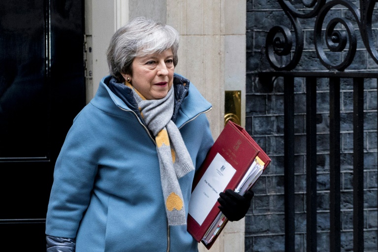 رئيسة الحكومة البريطانية تيريزا ماي لدى مغادرتها مقرها في وسط لندن الأربعاء 13 آذار/مارس 2019