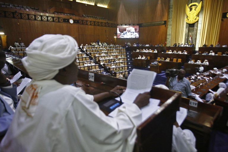 البرلمان السوداني يناقش قانون الطوارئ