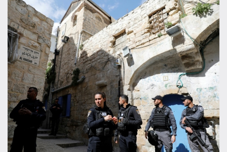 شرطي إسرائيلي يقتل فلسطينيا يشتبه بأنه لص