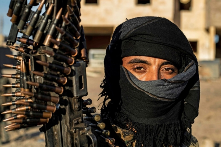 جيب تنظيم داعش يحترق ومقاتلوه متشبثون بالقتال حتى النهاية