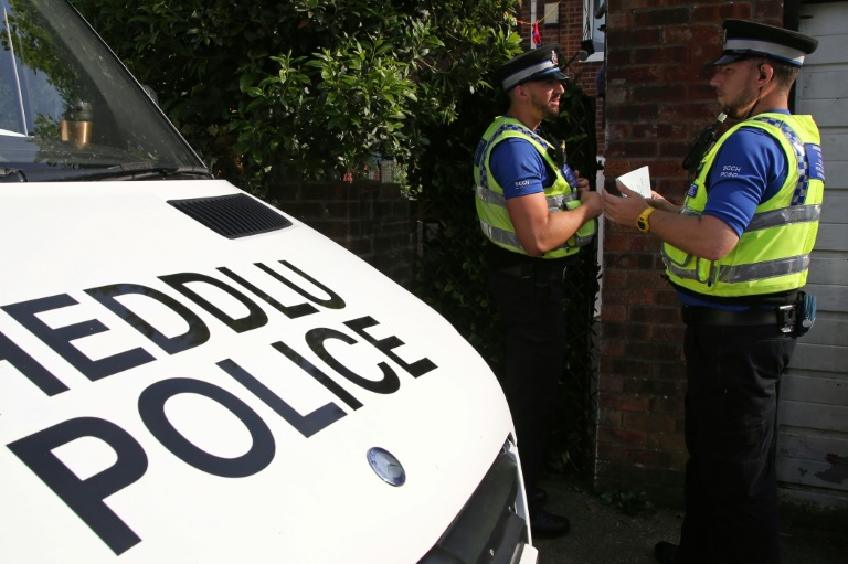 الشرطة البريطانية لمكافحة الإرهاب تفتح تحقيقا حول هجوم بالسلاح الأبيض