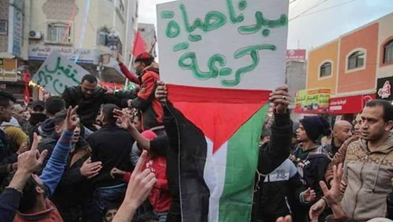 غزاويون يتظاهرون ضد سوء المعيشة في قطاع غزة 