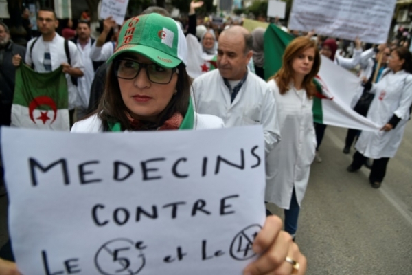 تظاهرة للقطاع الطبي في العاصمة الجزائرية في 19 مارس 2019 