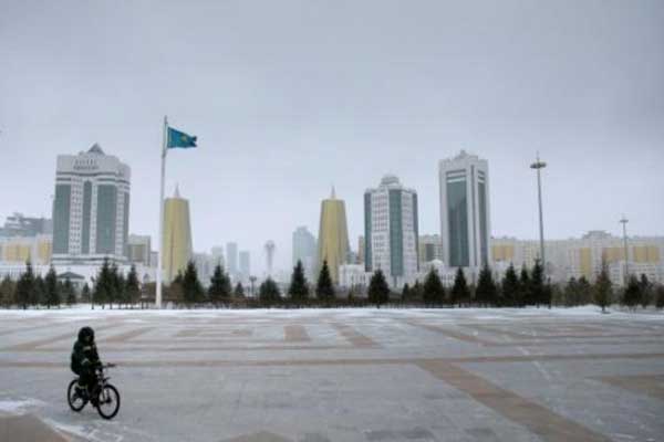 صورة من الأرشيف لعاصمة كازاخستان أستانة كما تبدو من القصر الرئاسي عام 2015