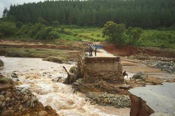 السيول والإعصار خلفا دمارًا وأضرارًا بالغة في زيمبابوي