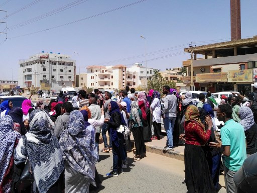 صحافيون سودانيون يتظاهرون للإفراج عن رئيس تحرير صحيفة موقوف