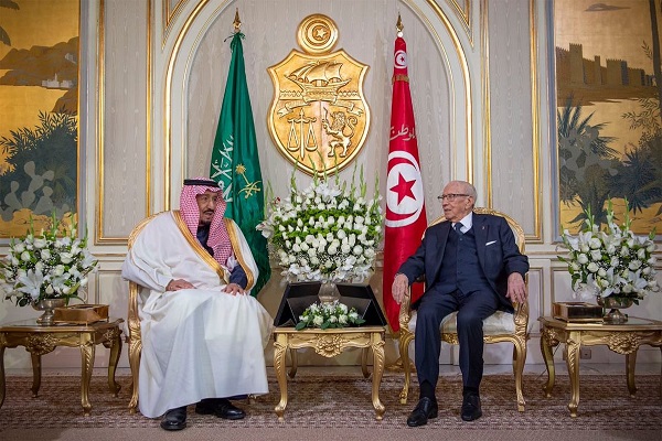 العاهل السعودي والرئيس التونسي خلال جلسة المباحثات