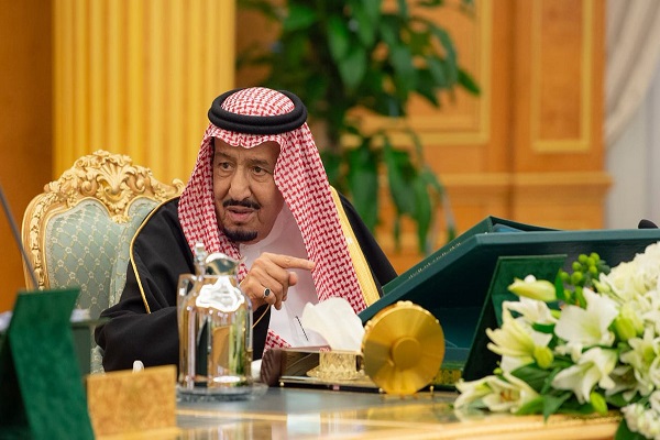 الملك سلمان بن عبد العزيز خلال ترؤسه جلسة مجلس الوزراء