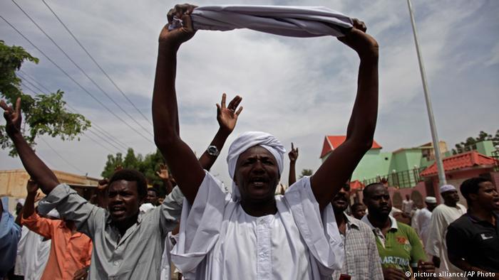 محكمة طوارئ في السودان تقضي بسجن ستة متظاهرين