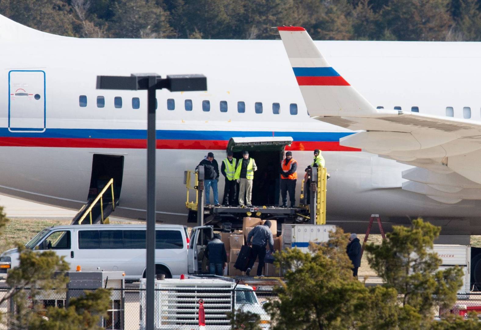 رصد طائرة روسية في مطار فنزويلا وسط تقارير عن وصول جنود روس