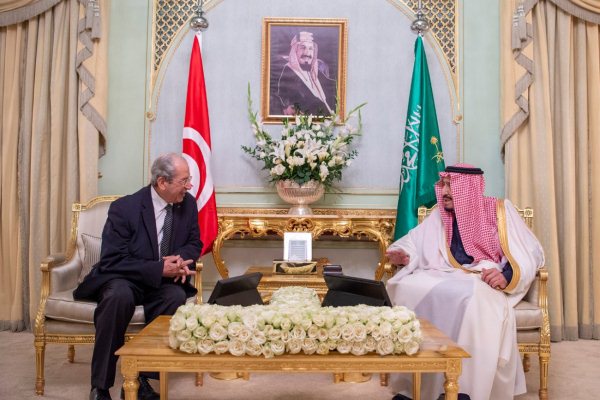 الملك سلمان يستقبل رئيس مجلس نواب الشعب في تونس