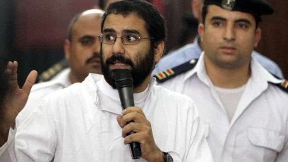 علاء عبد الفتاح: 5 سنوات سجن و 5 أخرى تحت المراقبة