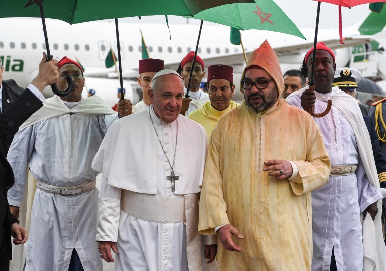 البابا فرنسيس في المغرب وفي استقباله الملك محمد السادس
