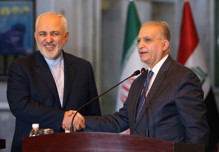 وزير الخارجية الإيراني محمد جواد ظريف (يسار) ونظيره العراقي محمد علي الحكيم