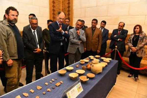 وزارة الثقافة العراقية تتسلم قطعًا من آثار العراق المنهوبة من قبل بعثة سلوفاكية للتنقيب