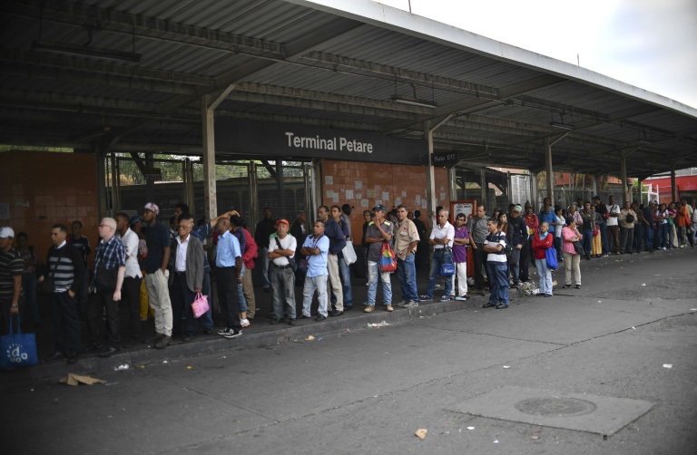 فنزويلا تعلن الثلاثاء يوم عطلة بعد انقطاع جديد للتيار الكهربائي