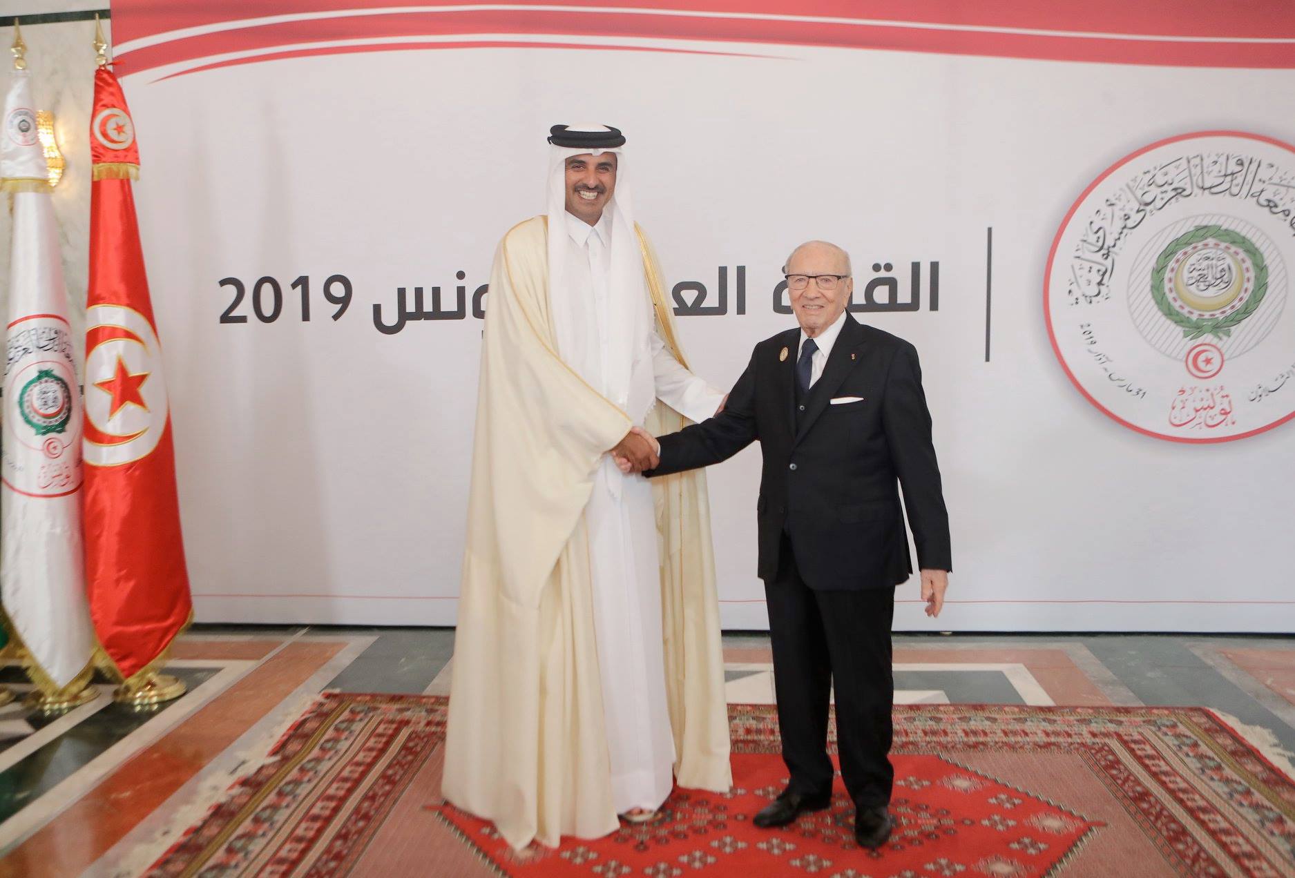 الرئيس التونسي مستقبلا أمير قطر