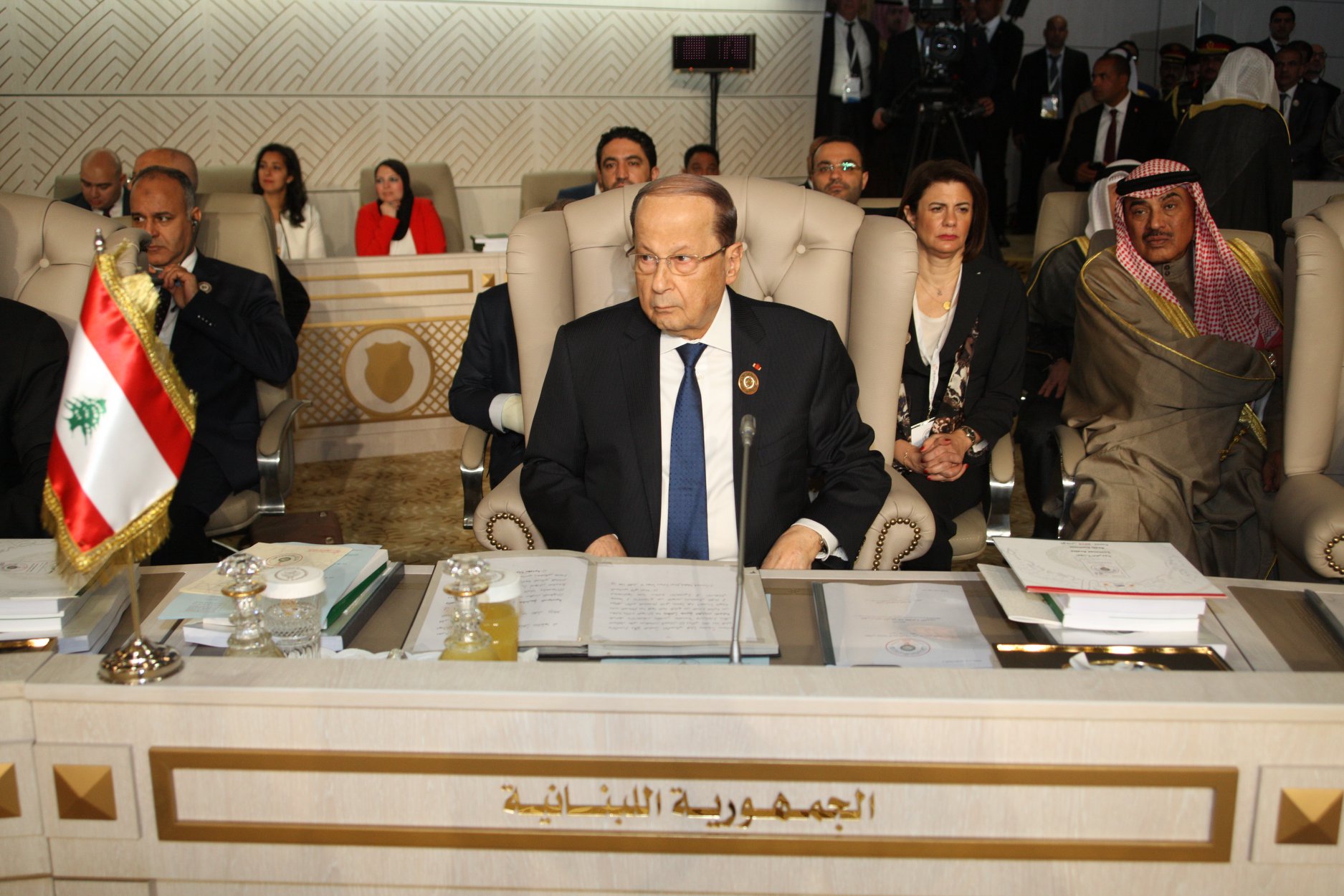 ميشال عون مشاركا في القمة العربية