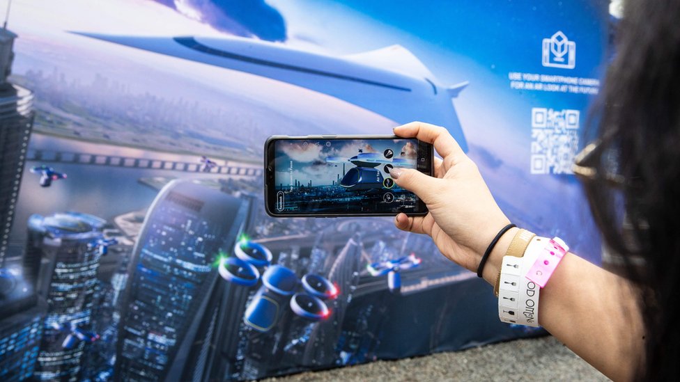 قصة نجاح تقنية: كيف أصبح تومو مليارديرا في شهرين؟