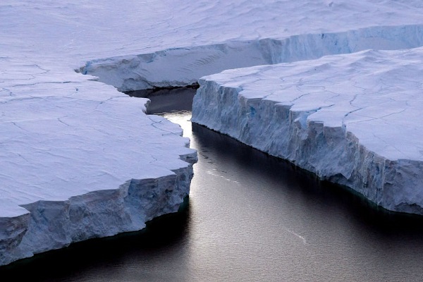 الجليد يواصل انحساره في القطب الجنوبي