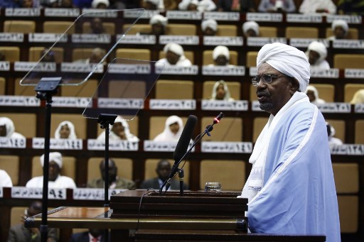 الصادق المهدي يدعو الرئيس السوداني لرفع الطوارئ والاستقالة