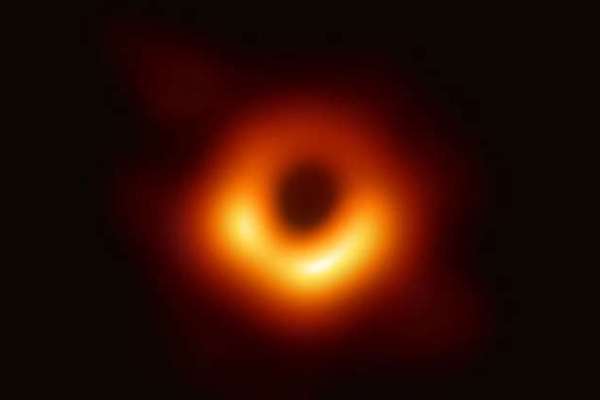 أول صورة للثقب الأسود