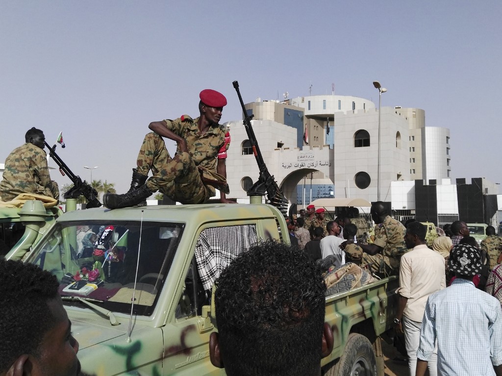 خطوة الجيش في السودان تحيل الى انقلاب عسكري بات مرفوضا 