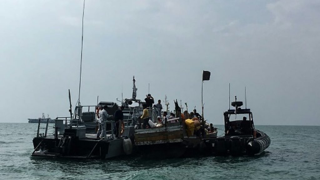 اعتراض سفينة تنقل 120 مهاجرا من سريلانكا في حزيرة لارينيون الفرنسية