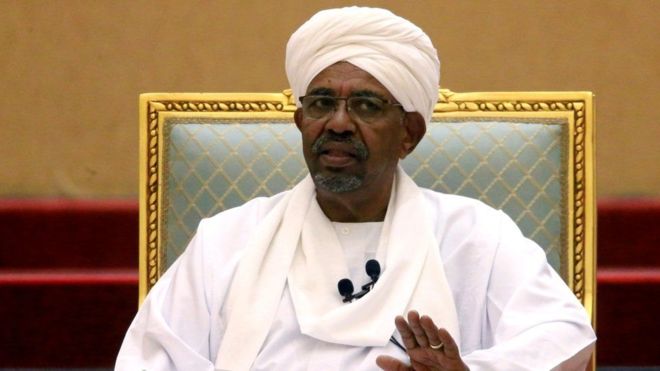 المظاهرات في السودان: نقل البشير إلى سجن كوبر والمعارضة تسلم مقترحاتها بشأن الحكومة