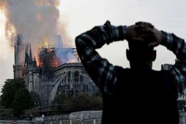 العالم يعبّر عن تضامنه مع فرنسا إثر حريق كاتدرائية نوتردام