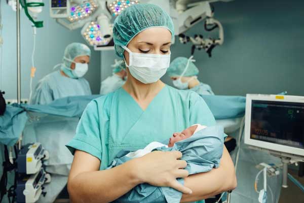 صندوق الإحتياط الإجتماعي المغربي يشترط تبرير ضرورة إجراء ولادات قيصرية