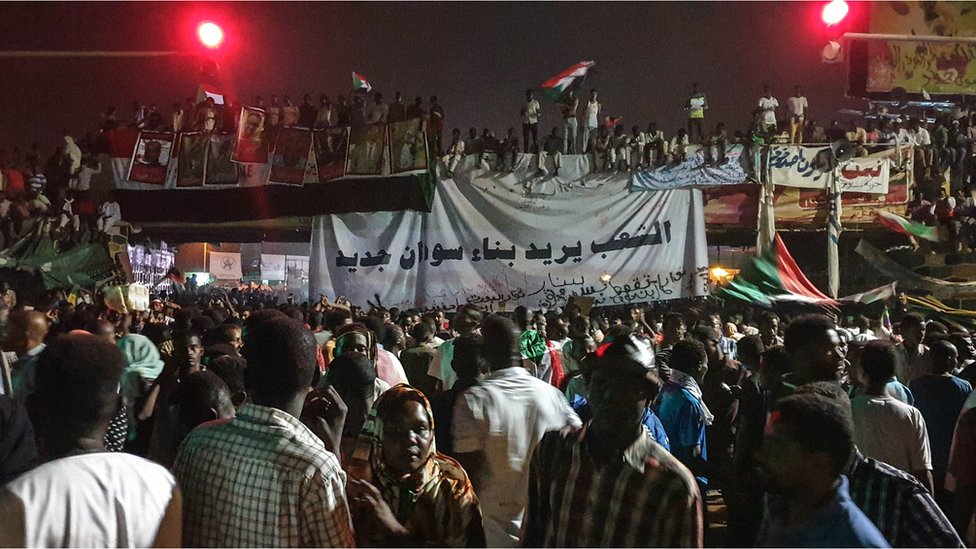مظاهرات السودان: المجلس الانتقالي يحض الأحزاب على التوافق على رئيس مستقل للوزراء