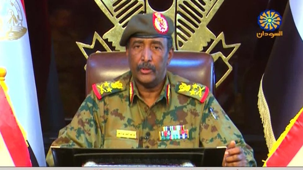 مظاهرات السودان: عبد الفتاح البرهان رئيس المجلس العسكري الانتقالي يتعهد بـ 